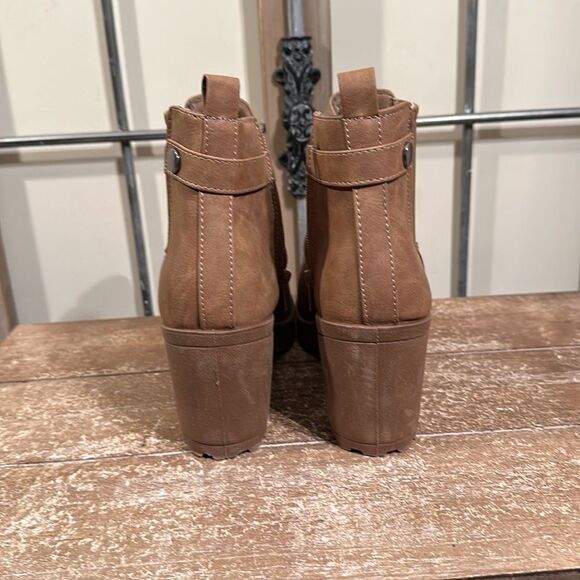 Boots size 10 women taupe color “new” - Picture 4 of 8